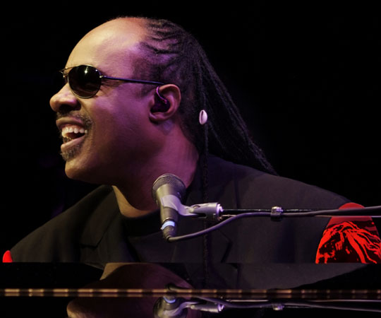 Stevie Wonder's Blonde Hair: The Story Behind the Iconic Look - wide 2