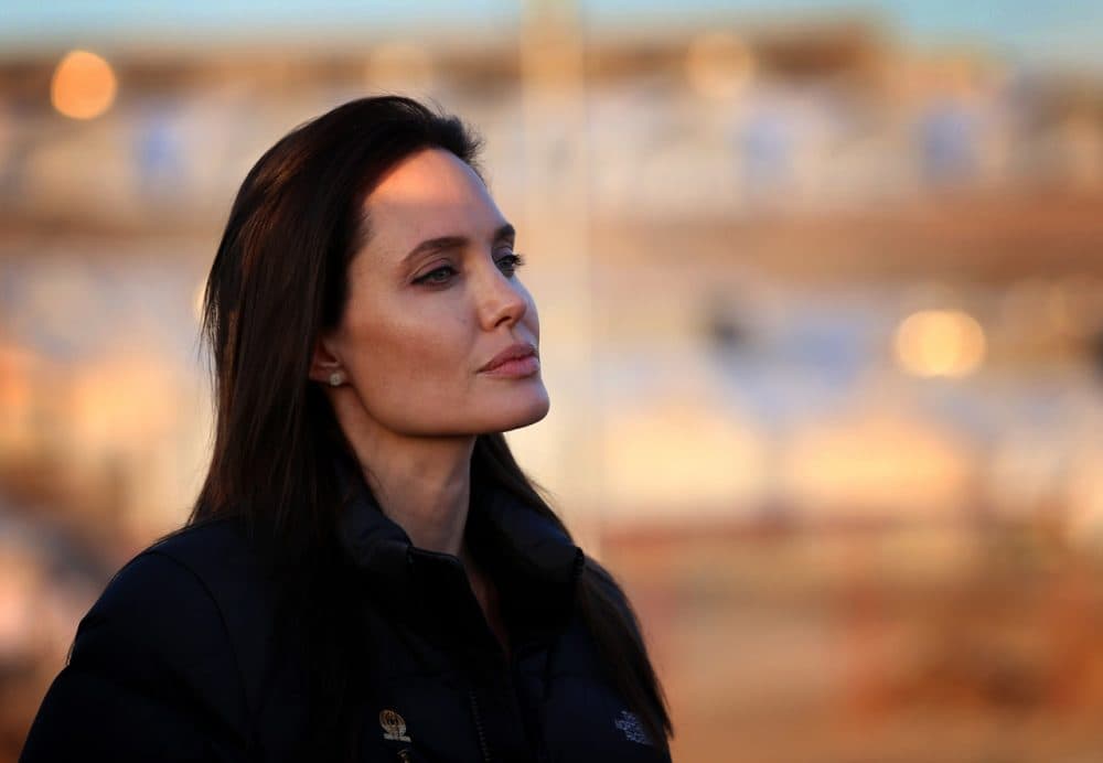 Angelina Jolie Goes Public With Second Preventive Cancer Surgery Here(02)