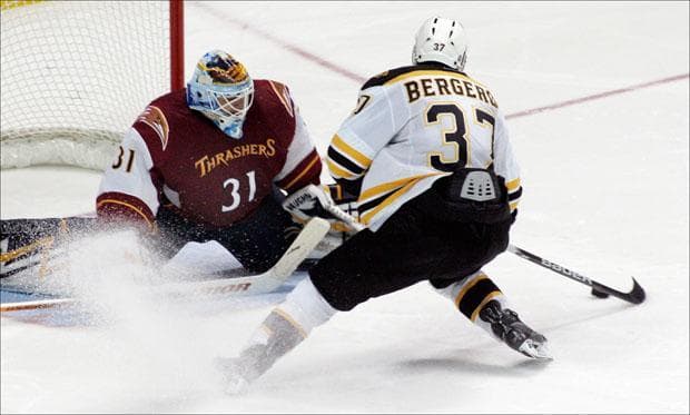 Patrice Bergeron goes up against Thrashers goalie Ondrej Pavelec to score during a shootout on Thursday. (John Amis/AP)
