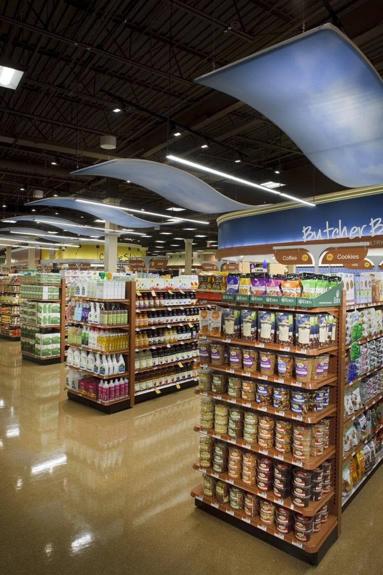 Store brand, not name brand items are making up a larger portion of Shaw's Supermarket sales during this recession. (Courtesy Mark A. Steele Photography, Columbus, OH)