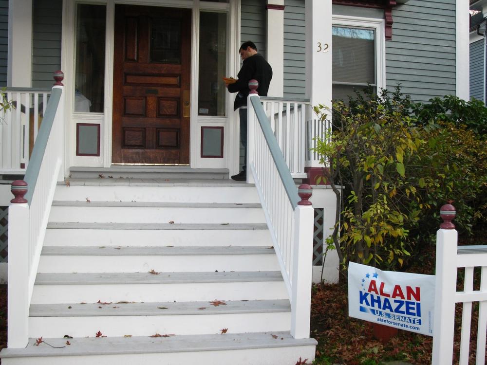 Khazei volunteer Tony Mack knocks on doors in Cambridge. (Fred Thys/WBUR)