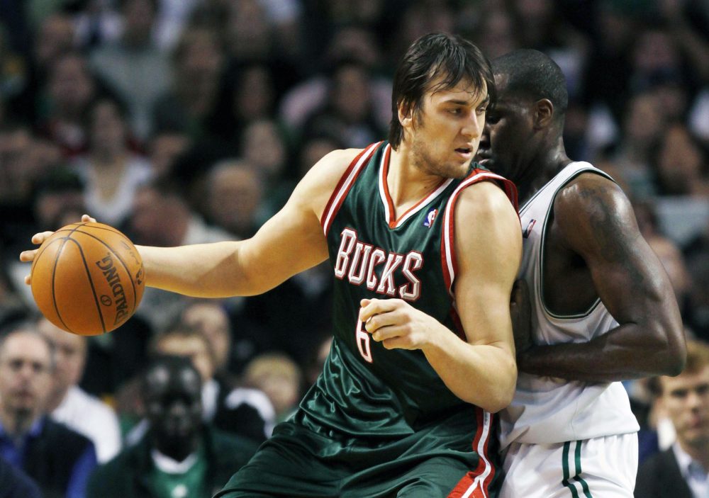 Andrew Bogut (6) looks to move on Boston Celtics' Kendrick Perkins.
