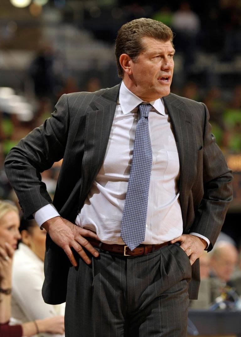 In his 72 straight victories, Connecticut women's coach Geno Auriemma rarely has had to rely on clutch baskets. (AP)