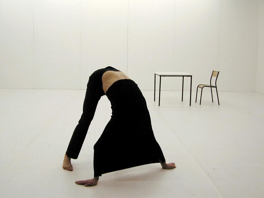 Xavier LeRoy in "Self-Unfinished" (Katrin Schoof)