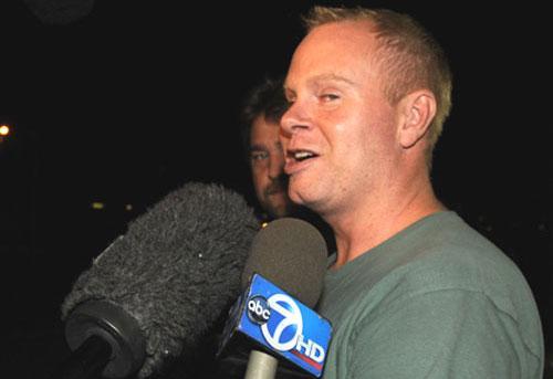 JetBlue flight attendant Steven Slater leaves a correctional facility in the Bronx after posting bail, Tuesday, Aug. 10, 2010, in New York. (AP)