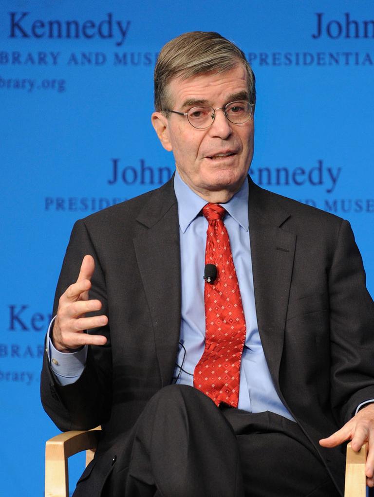 Sorensen speaks during a conference at the Kennedy library in Dorchester in October 2009. (Lisa Poole/AP)