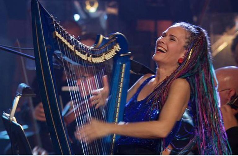 Deborah Henson-Conant performing with the Grand Rapids Symphony. (Courtesy of the artist)