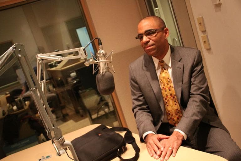 Violinist Aaron Dworkin in WBUR's Studio 4 (Kirk Carapezza for WBUR)