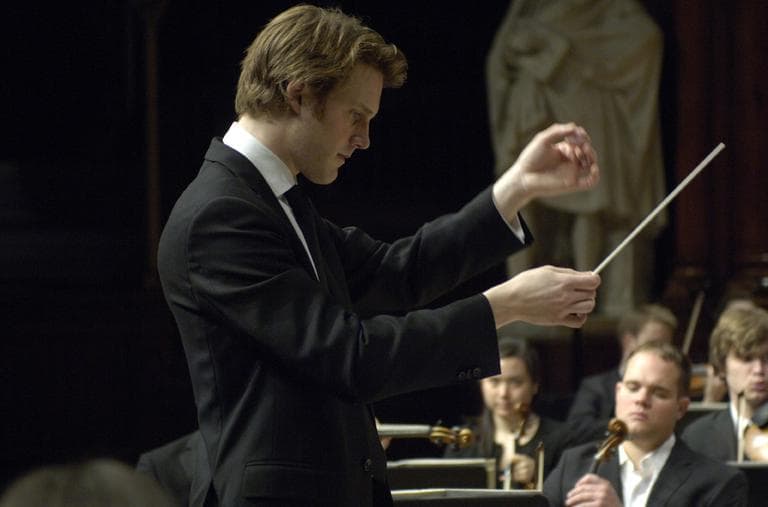 Courtney Lewis conducts the Discovery Ensemble. (Eric Antoniou/Courtesy)
