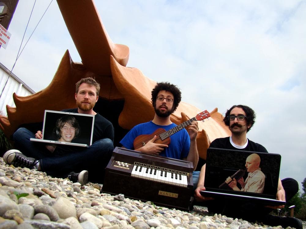 Neutral Uke Hotel (Facebook)