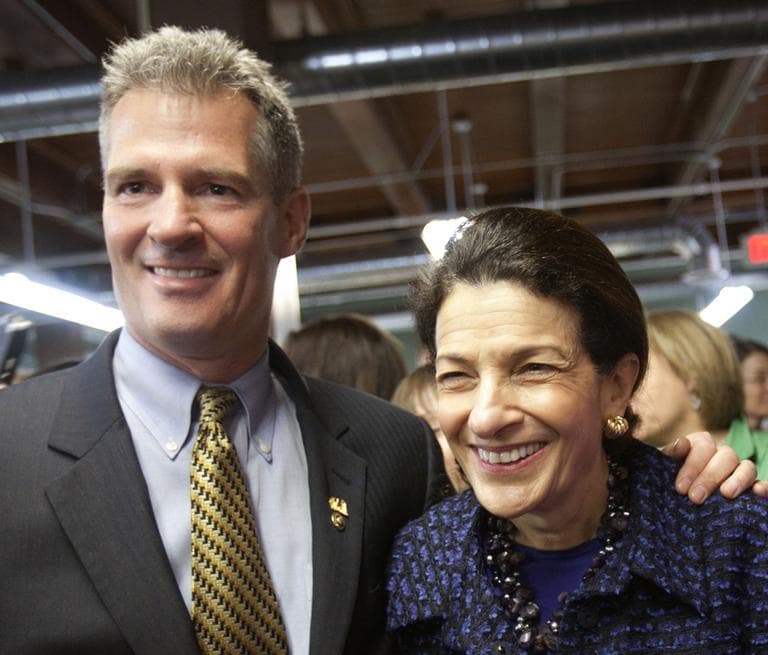 Sen. Olympia Snowe, R-Maine, and Sen. Scott Brown, R-Mass., at a news conference at Brown's campaign headquarters in Boston, on Monday. (AP)