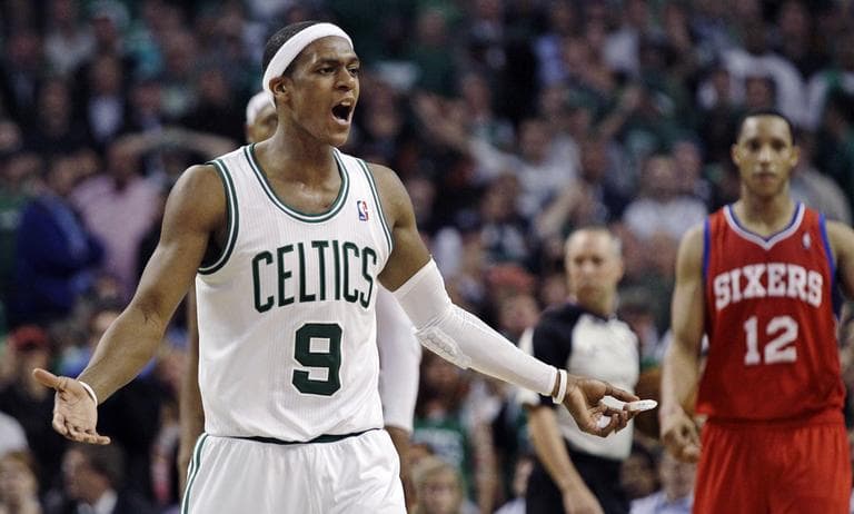 Rajon Rondo argues a personal foul call against him during the final minute of the second half. (AP)