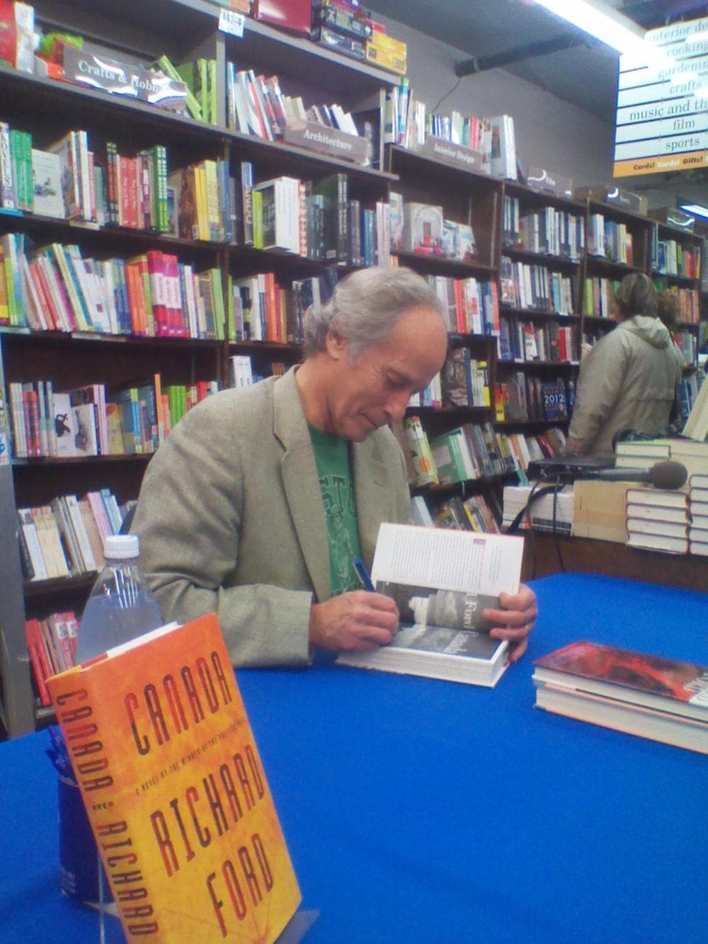 Richard Ford at a book signing. (Alex Ashlock/Here &amp; Now)