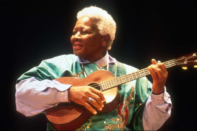 Ella Jenkins performs in a special concert, Baird Auditorium, National Museum of Natural History. (Smithsonian Institution)