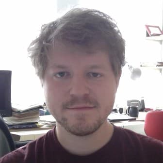 Headshot of Simon Waxman