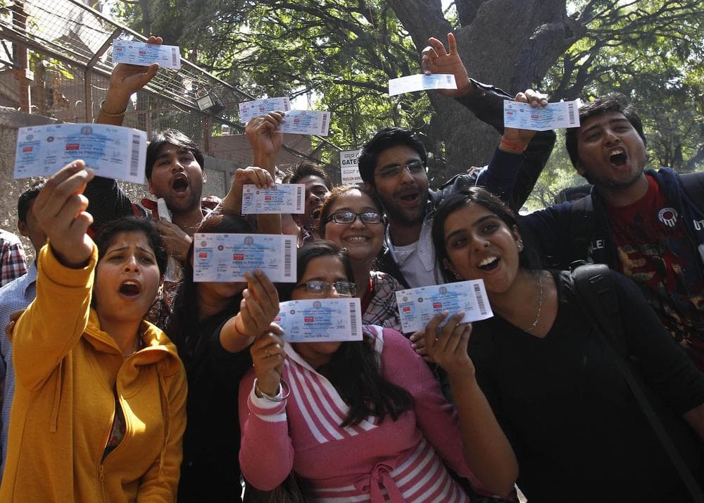 Fans on both sides of the India-Pakistan border are lining up for tickets to the countries' first bilateral cricket series in five years. (Aijaz Rahi/AP)