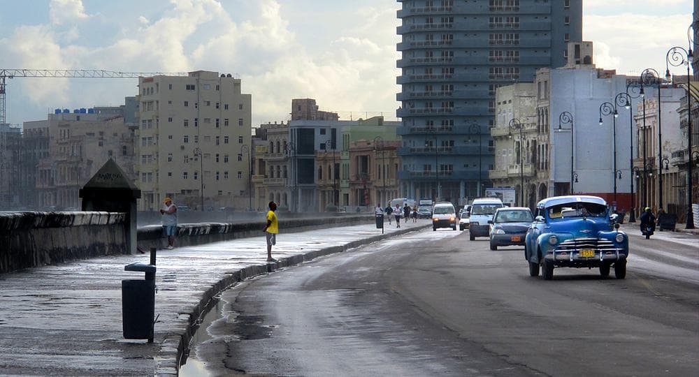 A Monday morning commute along the Malecon.