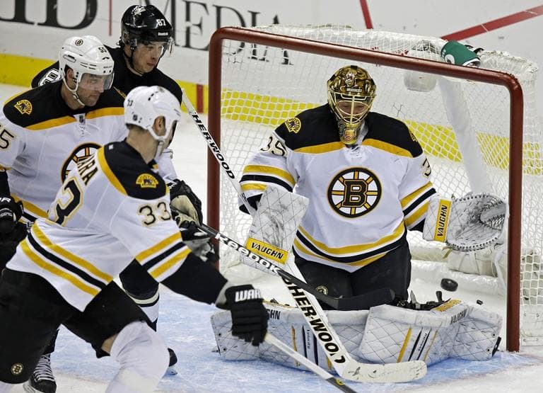 A shot by Pittsburgh Penguins left wing Chris Kunitz (14) gets under the glove of Boston Bruins goalie Anton Khudobin (35) for a third-period goal as Pittsburgh Penguins center Sidney Crosby (87) looks for a rebound behind Boston Bruins defensemen Johnny Boychuk (55), and Zdeno Chara. (AP/Gene J. Puskar)