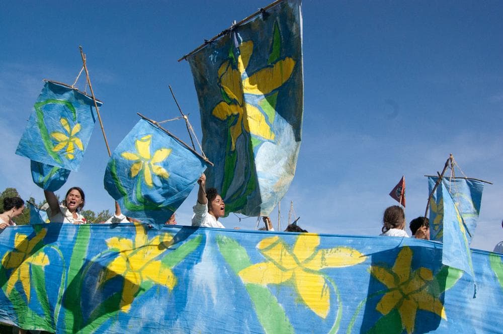 A daffodil ship sails through the circus. (Greg Cook)