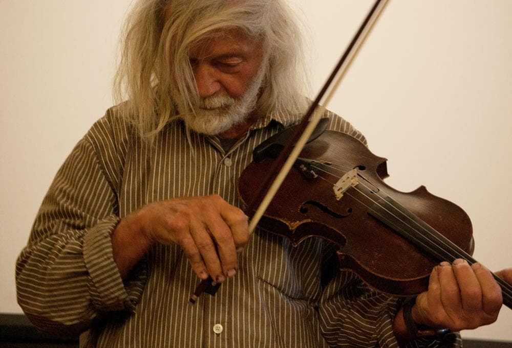 Peter Schumann performs a "Fiddle Lecture" at Boston College. (Greg Cook)