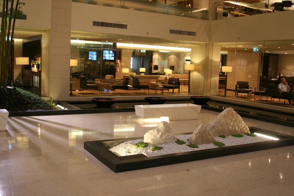 The mezzanine of Bumrungrad Hospital in Bangkok, Thailand. (Kate Raynes-Goldie/flickr)