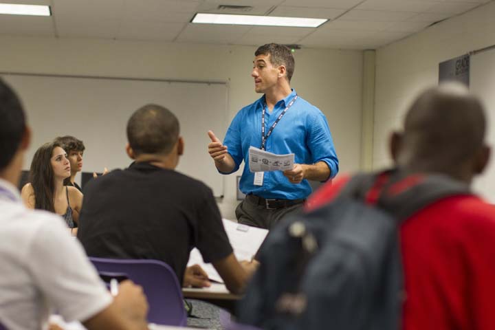 In this file photo, Ivan Silverberg teaches his American Studies class to eighth and ninth graders at the Niles North High School in Skokie, Ill., Tuesday, Aug. 20, 2013. (AP)