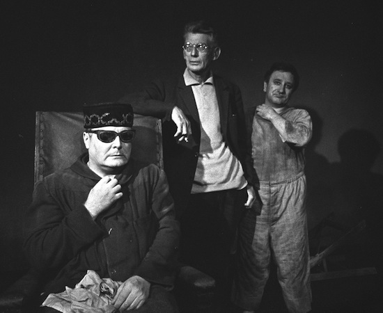 From left to right: Ernst Schroeder (Hamm), Samuel Beckett and Horst Bollmann (Clov) in workshop for "Fin de Partie" at 1967 West Berlin Festival
