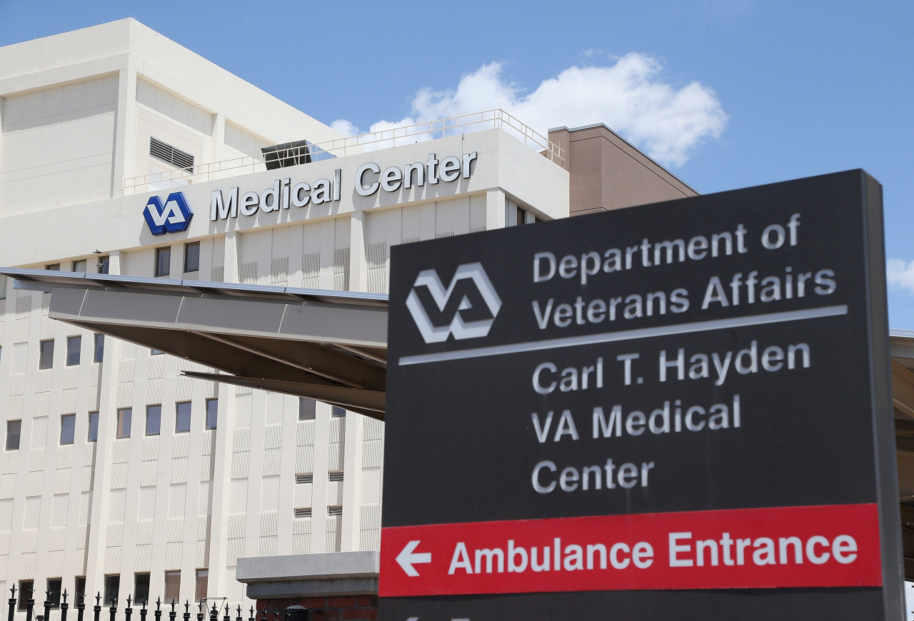 Exterior view of the Veterans Affairs Medical Center pictured on May 8, 2014 in Phoenix, Arizona, (Christian Petersen/Getty Images)