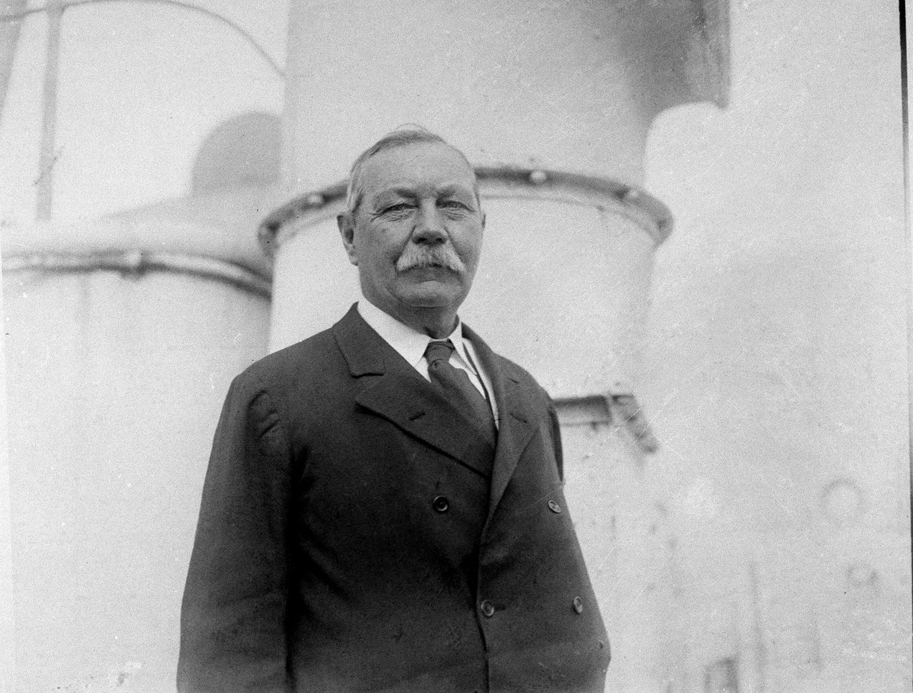 Arthur Conan Doyle in 1923. (AP)