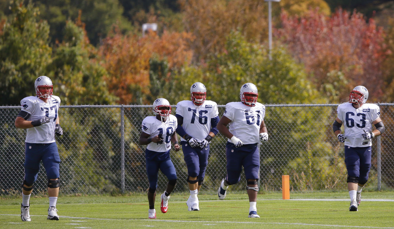 The Patriots play the Chiefs in Kansas City Monday night. (Stephan Savoia/AP)