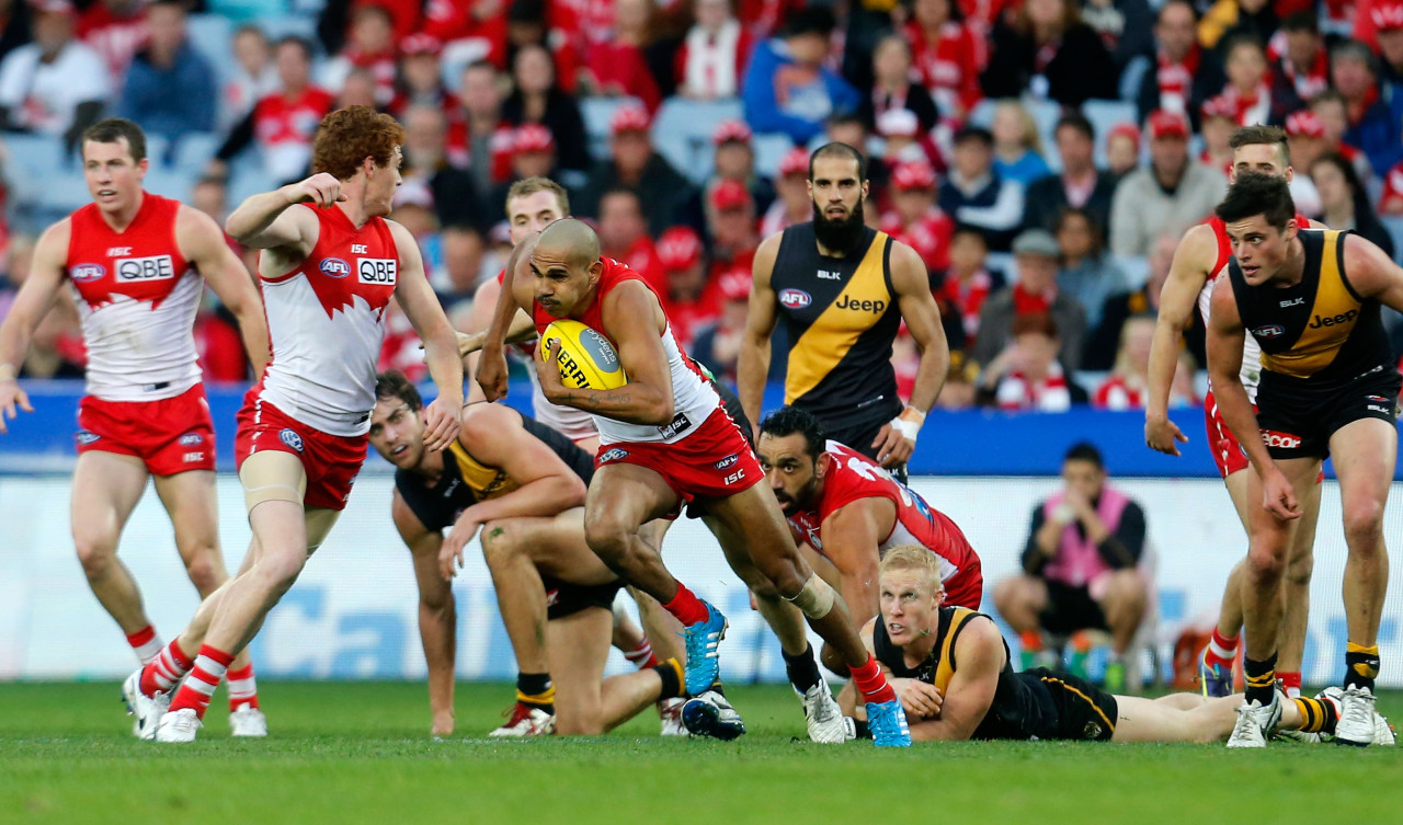 Lewis Jetta breaks away from the pack during a game between the Sydney Swans and Richmond Tigers at ANZ Stadium in Sydney. (Courtesy of AFL Media)  
