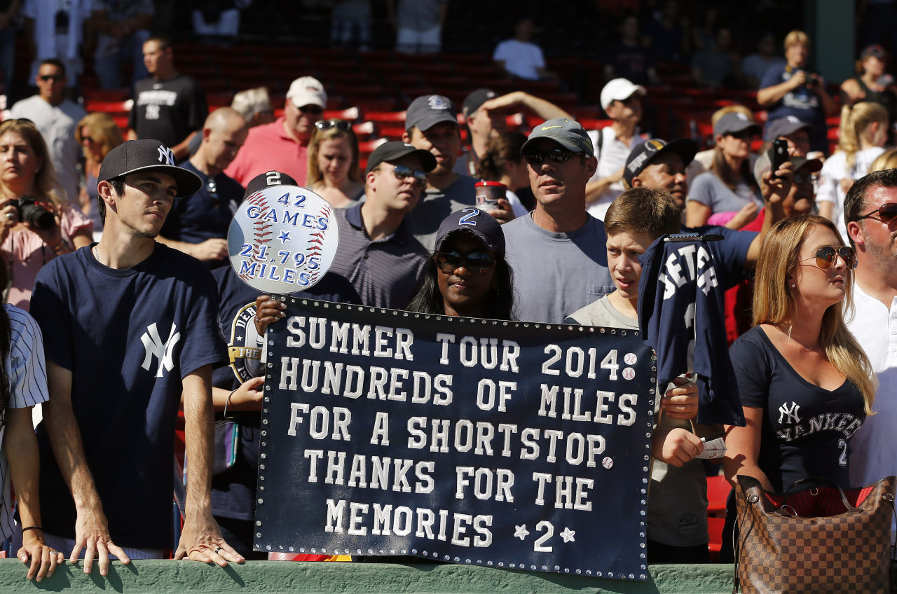 Jeter gives pink bat to young fan in stands