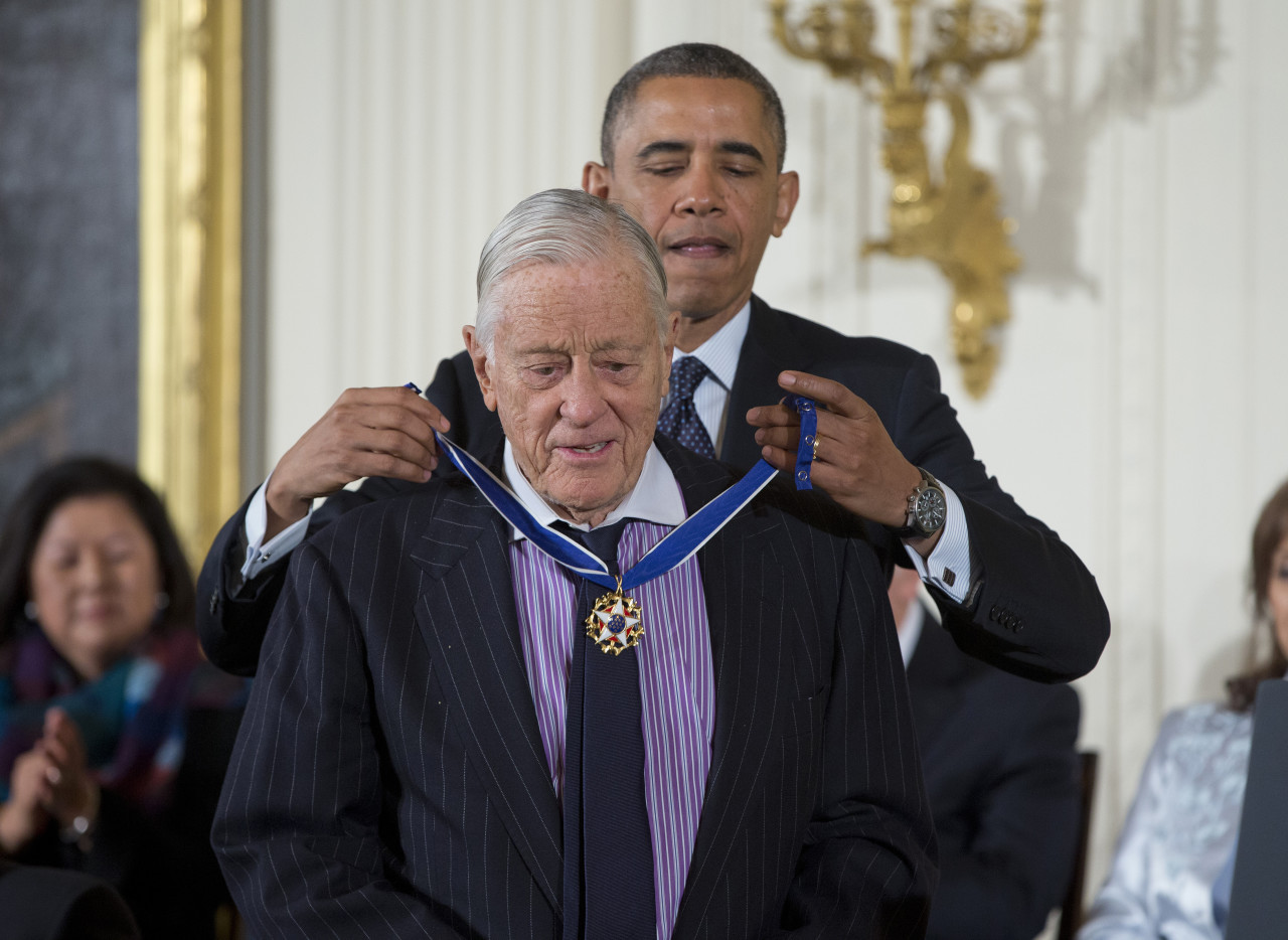 President Barack Obama awards former Washington Post executive editor Ben Bradlee with the Presidential Medal of Freedom, Wednesday, Nov. 20, 2013, during a ceremony in the East Room of the White House in Washington. (AP Photo/ Evan Vucci)