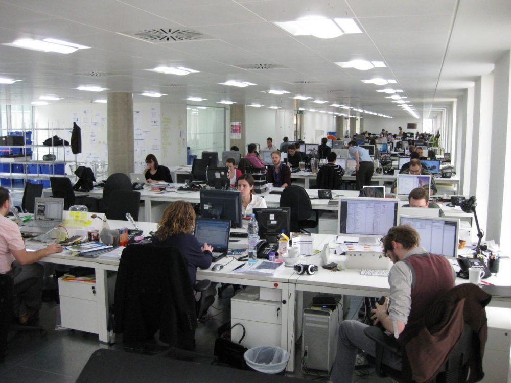 A new study found that while gender diversity in the workplace leads to more productivity, employees report higher levels of satisfaction in homogeneous settings.