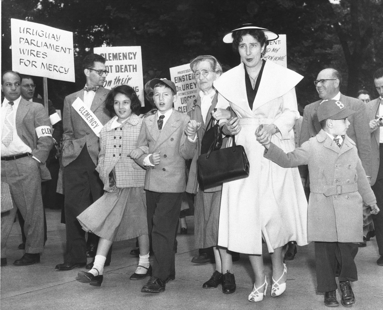 The two sons of condemned atom spies Julius and Ethel Rosenberg and Julius' mother join marchers in front of the White House during a demonstration by people seeking clemency for the Rosenbergs in 1953. (AP)