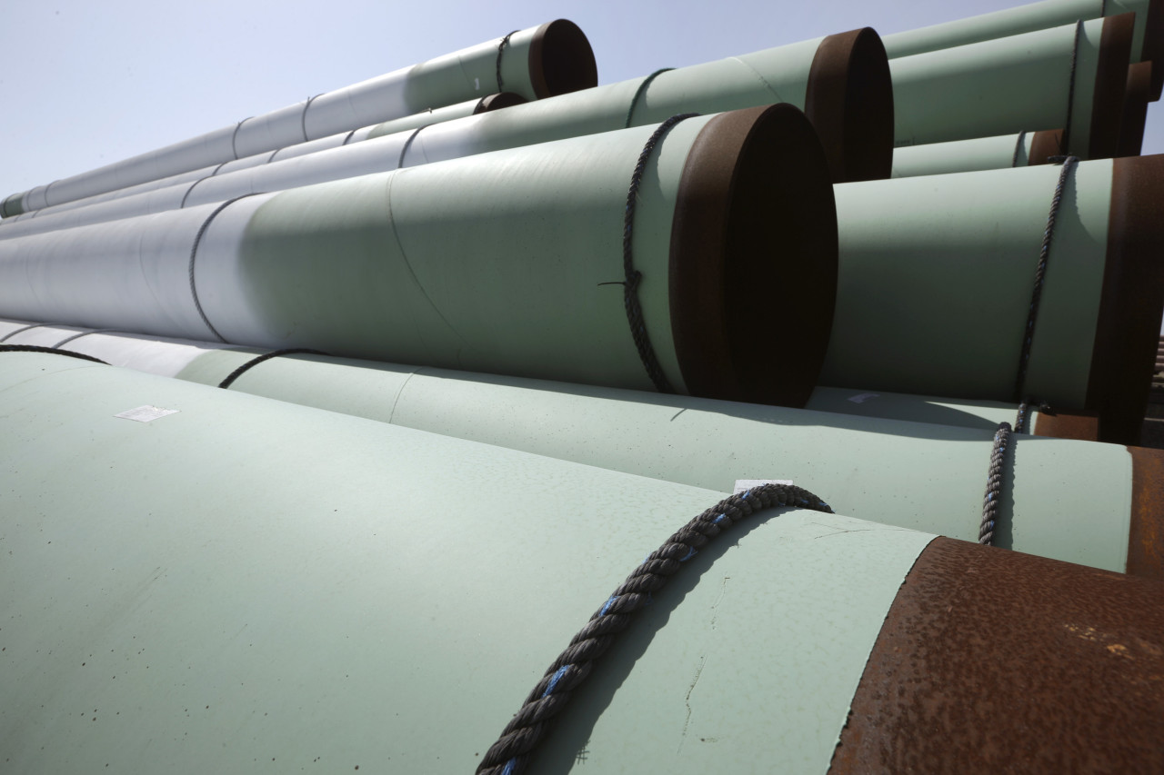 Some of more than 350 miles of pipe awaiting shipment for the Keystone XL oil pipeline is stored at Welspun Tubular, in Little Rock, Ark., Wednesday, Aug. 20, 2014. (AP)