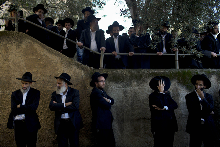 Ultra-Orthodox Jews attend the funeral of Mosheh Twersky, in Jerusalem, Tuesday, Nov. 18, 2014. Two Palestinian cousins armed with meat cleavers and a gun stormed a Jerusalem synagogue during morning prayers Tuesday, killing Twersky and three others in the city's bloodiest attack in years. (AP)