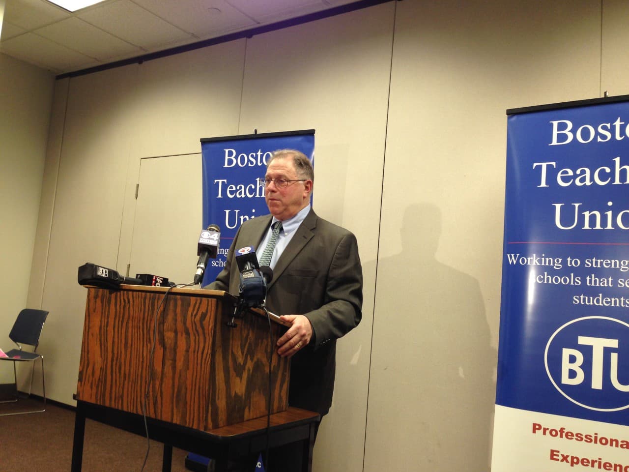 Boston Teachers Union President Richard Stutman speaks at a meeting Wednesday, during which the union voted in favor of extending the school day for students in grades K-8 not currently in schools with such programs. (Delores Handy/WBUR)