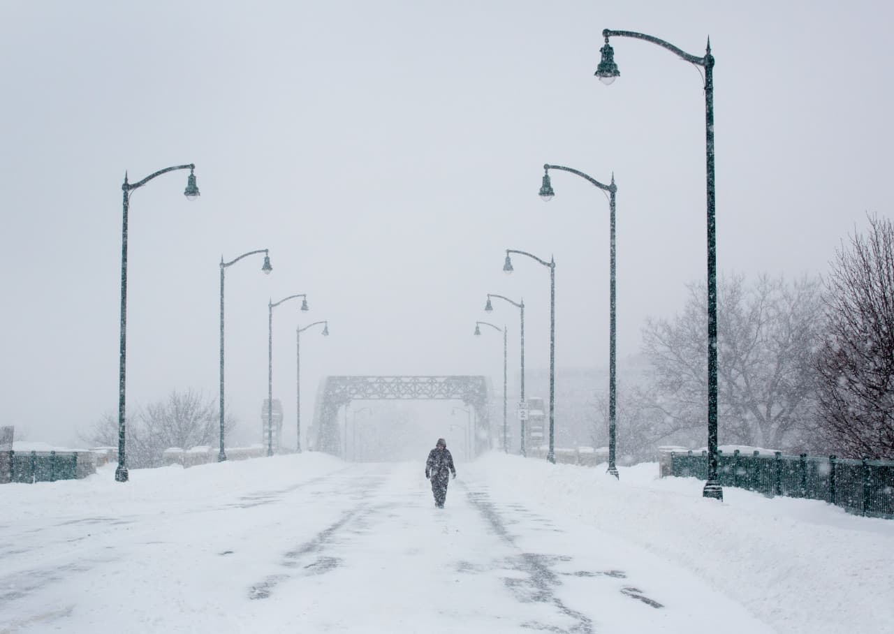 The Harvard Medical School’s Jeff Way makes crosses BU Bridge through today’s snow storm en route to his office.  (Robin Lubbock/WBUR)