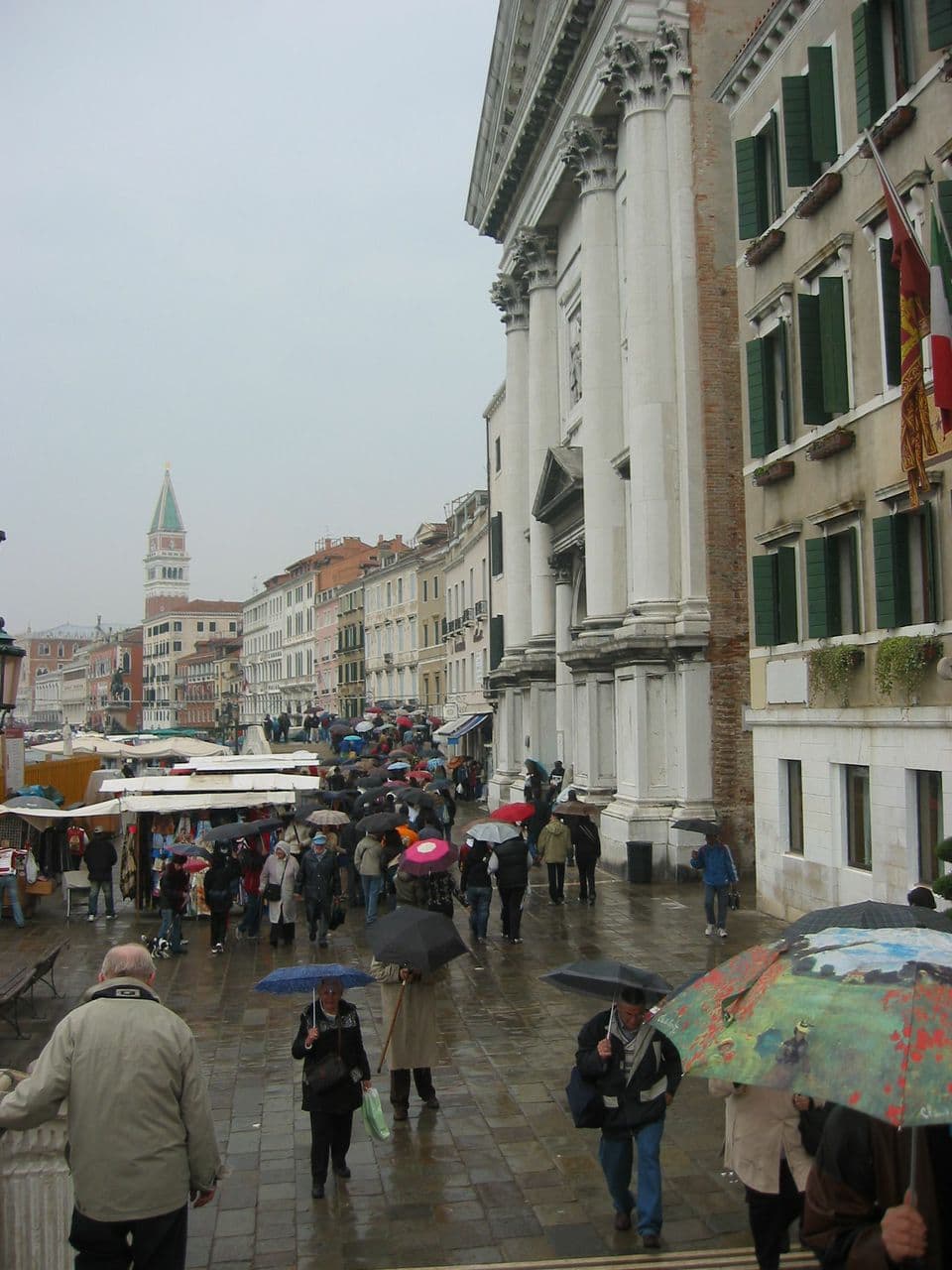 Tourists and locals braving the rain in Venice. (Courtesy Sonia Michaels)