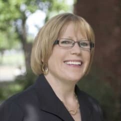 Headshot of Perry Hewitt