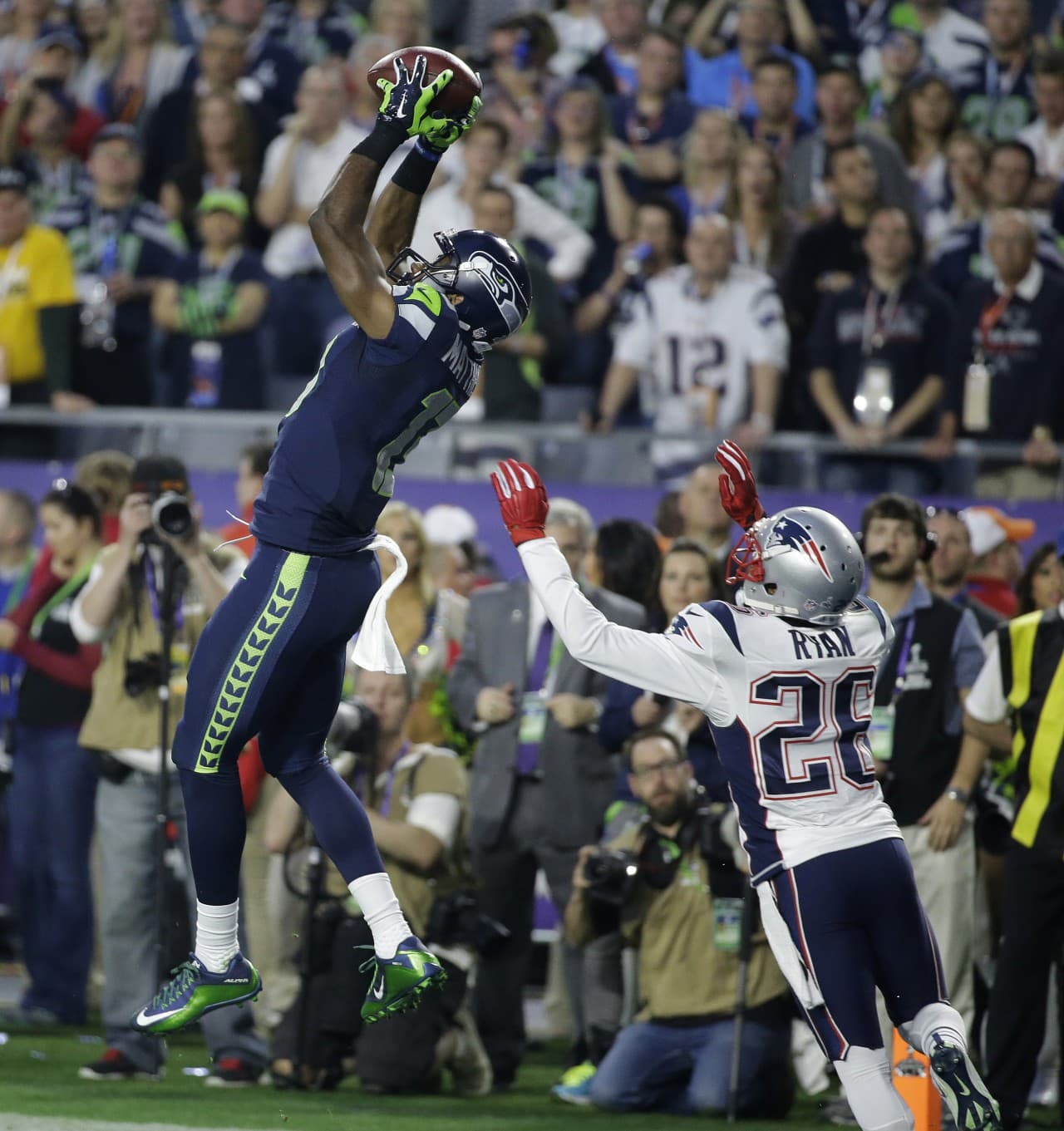 Seattle Seahawks wide receiver Chris Matthews, left, catches an 11-yard touchdown pass in front of New England Patriots cornerback Logan Ryan (26) during the first half of Super Bowl XLIX. (Elise Amendola/AP)