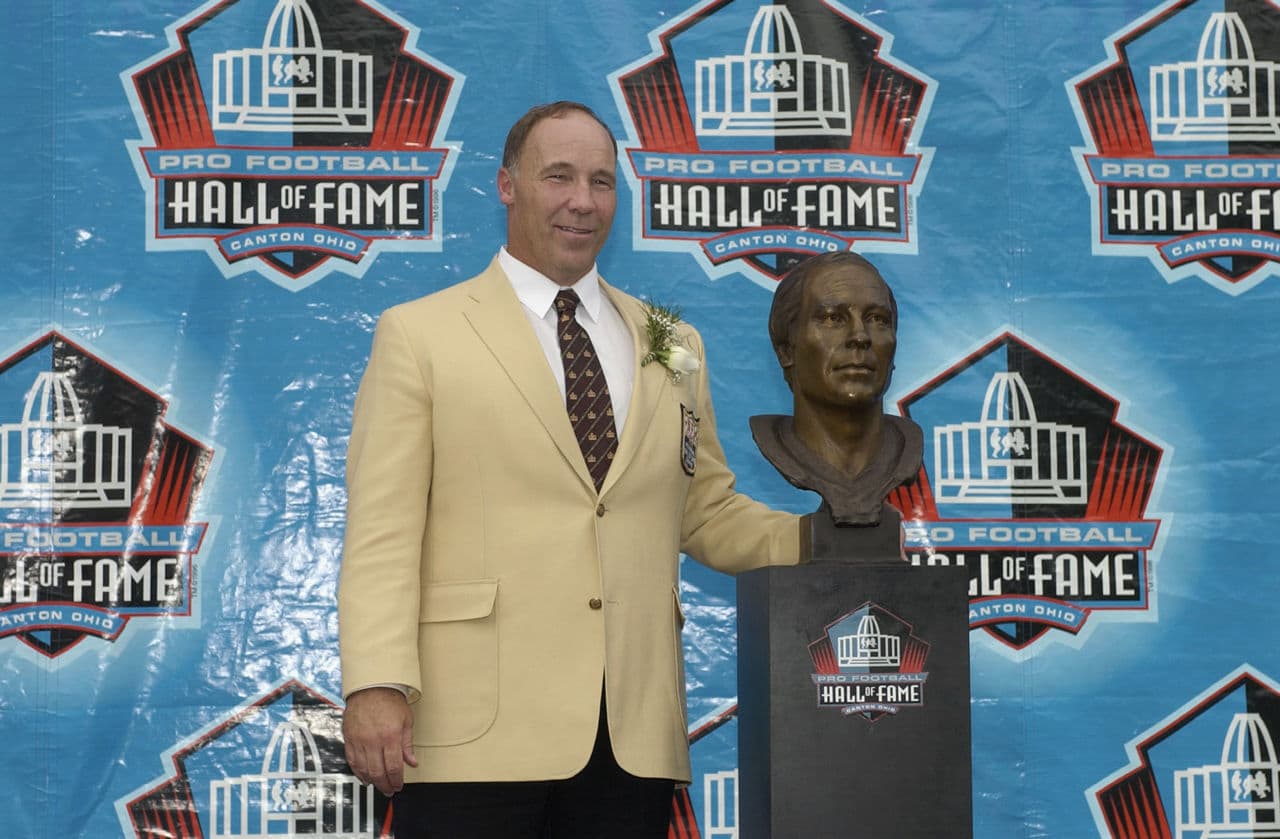 Former Bills and Browns guard Joe DeLamielleure ... (David Maxwell/Getty Images)