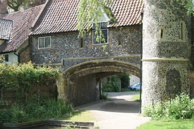 In Lovers' Quarrel, A Stranger Intervenes