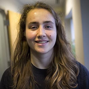 Headshot of Zoë Sobel
