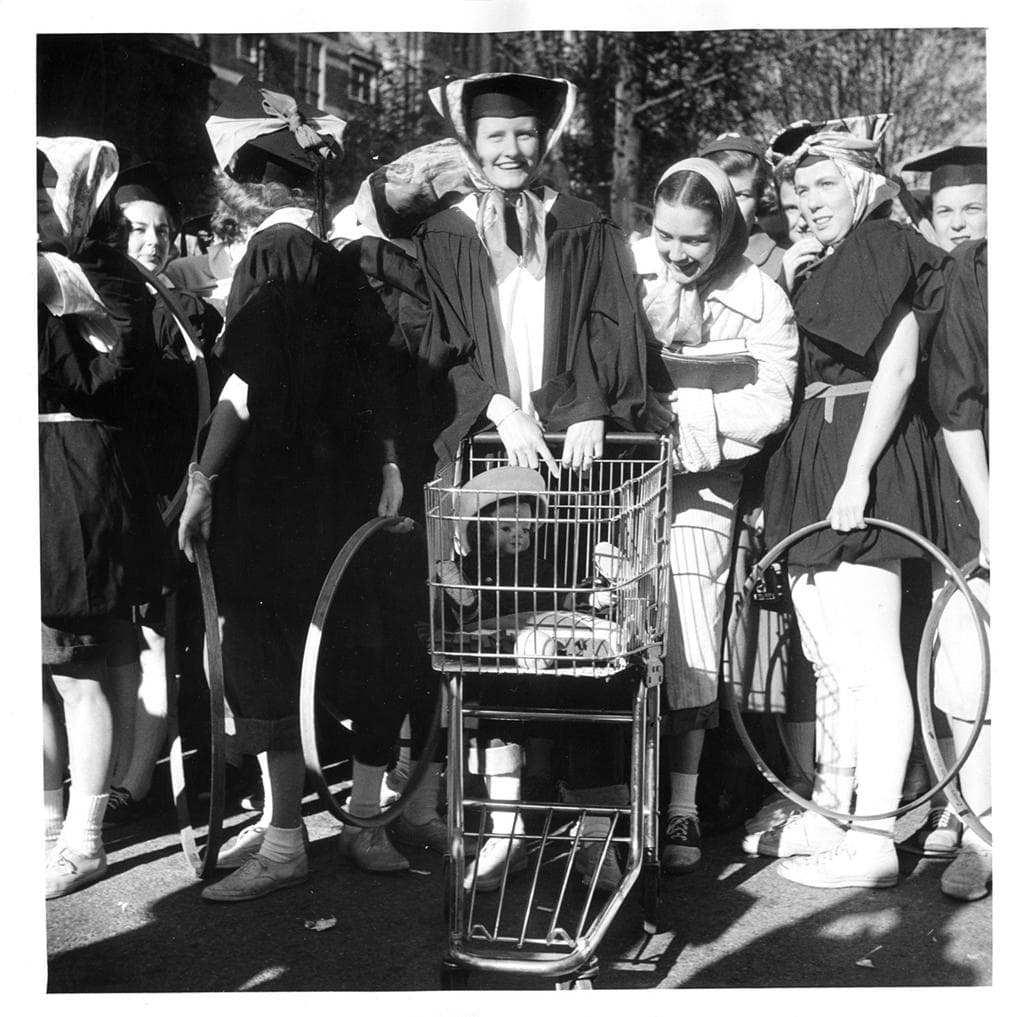 A participant in 1952 swapped a hoop for a carriage. (courtesy Wellesley College Archives)