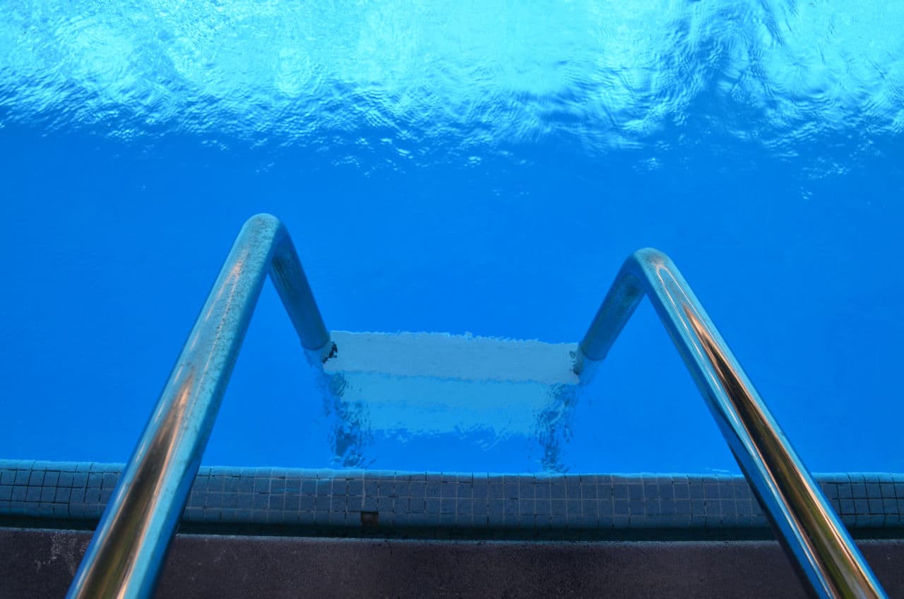 Swimming pool (catsypline/Flickr)