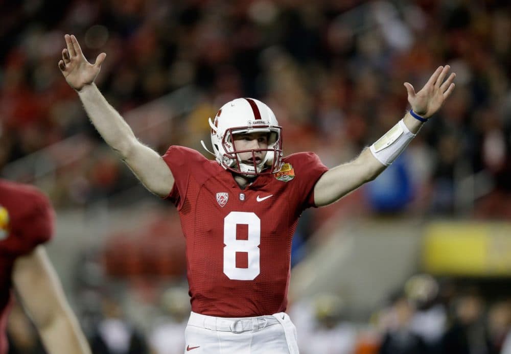 After he began using the virtual reality head set late last season, Stanford quarterback Kevin Hogan upped his completion percentage from 64 to 76 percent. (Ezra Shaw/Getty Images)