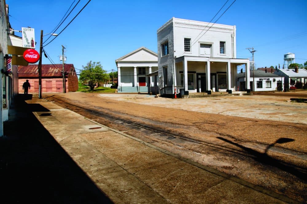A photo of Natchez, Mississippi by Steve McCurry. Paul Theroux's book includes several photographs like this one from McCurry.