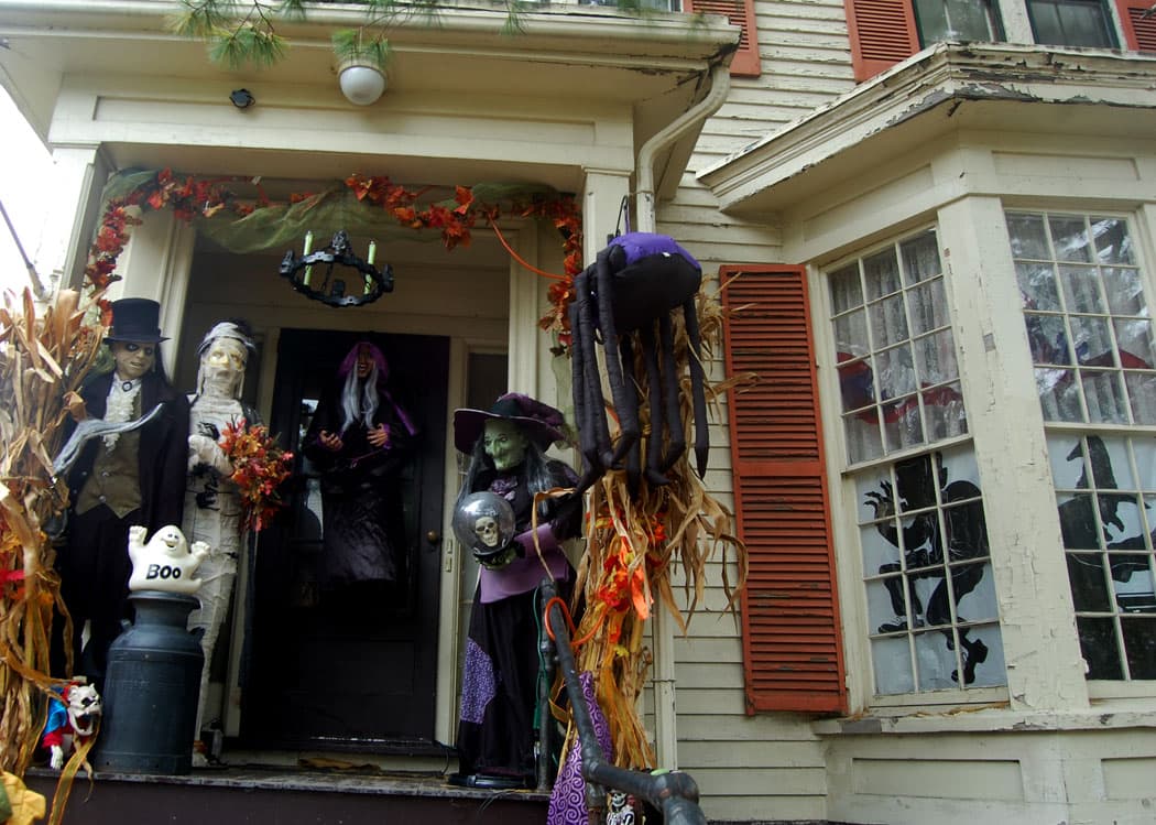 Where To Find The Creepiest Halloween Decorations Around Boston | WBUR News